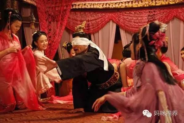 Một số vua chúa Trung Quốc thời xưa muốn trường sinh bất lão đã "yêu" những cô gái trẻ trung, xinh đẹp và còn trong trắng.