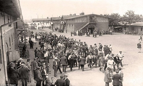 Trong thời gian ở trại tập trung Ruhleben, ông Stockwell hơn 4.500 người khác (chủ yếu là người Anh) đã có khoảng thời gian khó khăn khi bị giam cầm, mất tự do và bị chia cắt với gia đình.