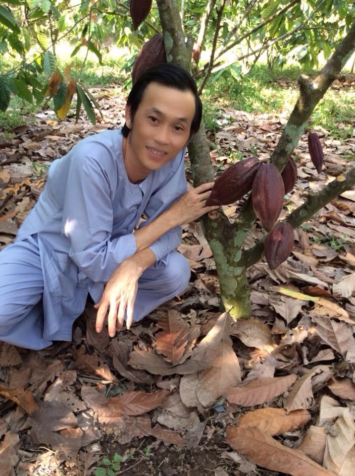 Bởi vậy, người hâm mộ dường như chưa bao giờ thấy danh hài Hoài Linh vung tiền để mua giày, mua quần áo đồ hiệu sang chảnh.