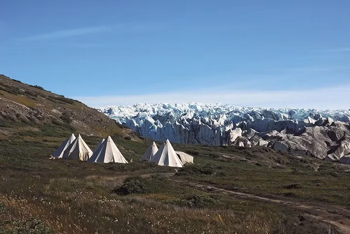 Khu săn bắn Aasivissuit–Nipisat, Greenland: Đây là nơi từng chứng kiến sự phát triển và sáng tạo của con người khoảng 4.200 năm trước, từ thuở sơ khai. Các vùng ở Bắc cực thuộc về người Inuit và có chứa các di tích khảo cổ từ thời kì lịch sử của họ.