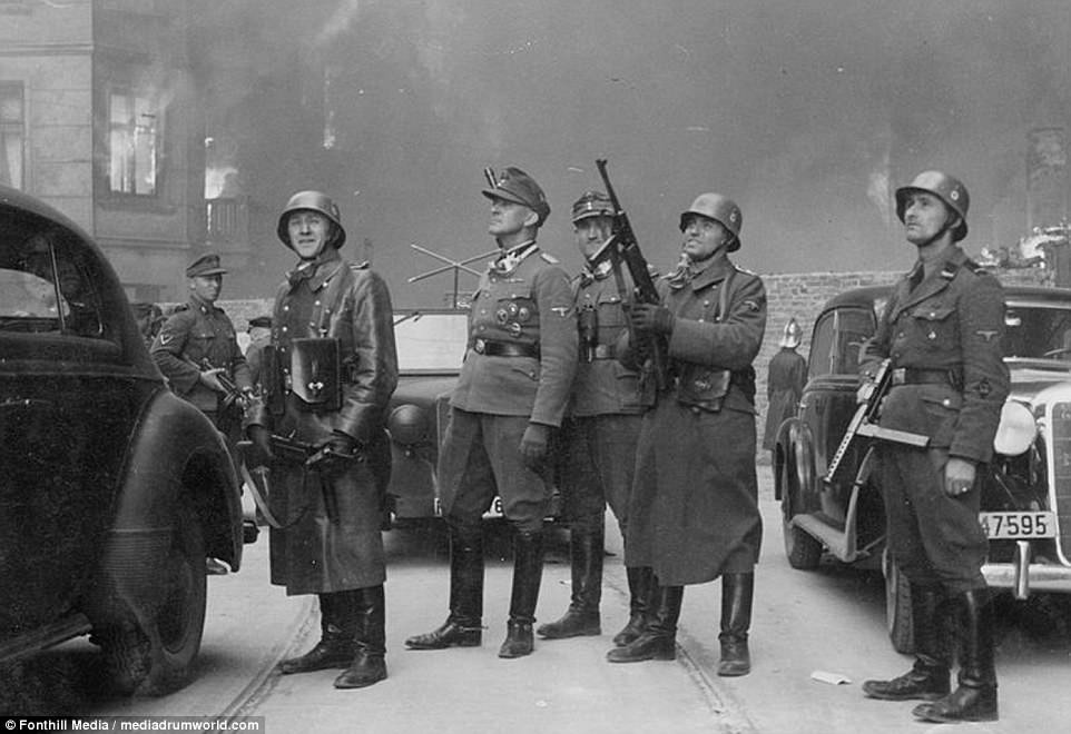 Đơn vị tội phạm của Hitler được cho là đã xóa sổ nhiều ngôi làng để Đức quốc xã xây dựng trại tập trung. Đơn vị đặc nhiệm Dirlewanger gây sốc dư luận khi gây ra vụ thảm sát Wola. Trong số hàng chục ngàn nạn nhân chết dưới tay sư đoàn Dirlewanger có khoảng 500 trẻ em.