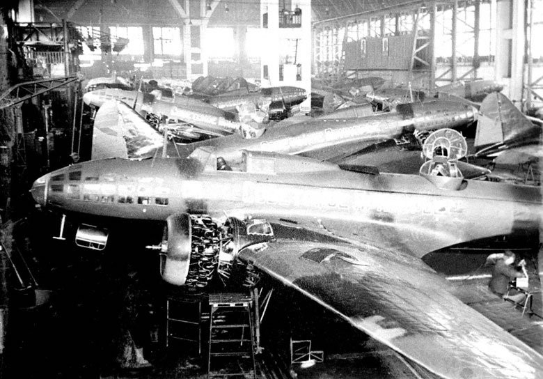 Tại nhà máy này, hàng trăm, hàng ngàn máy bay của Liên Xô được chế tạo trước khi đưa ra chiến trường đánh địch.