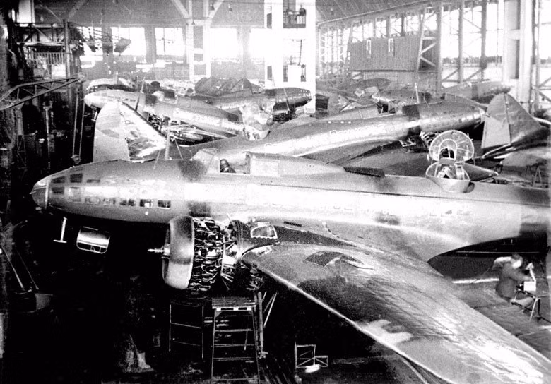 Tại nhà máy này, hàng trăm, hàng ngàn máy bay của Liên Xô được chế tạo trước khi đưa ra chiến trường đánh địch.