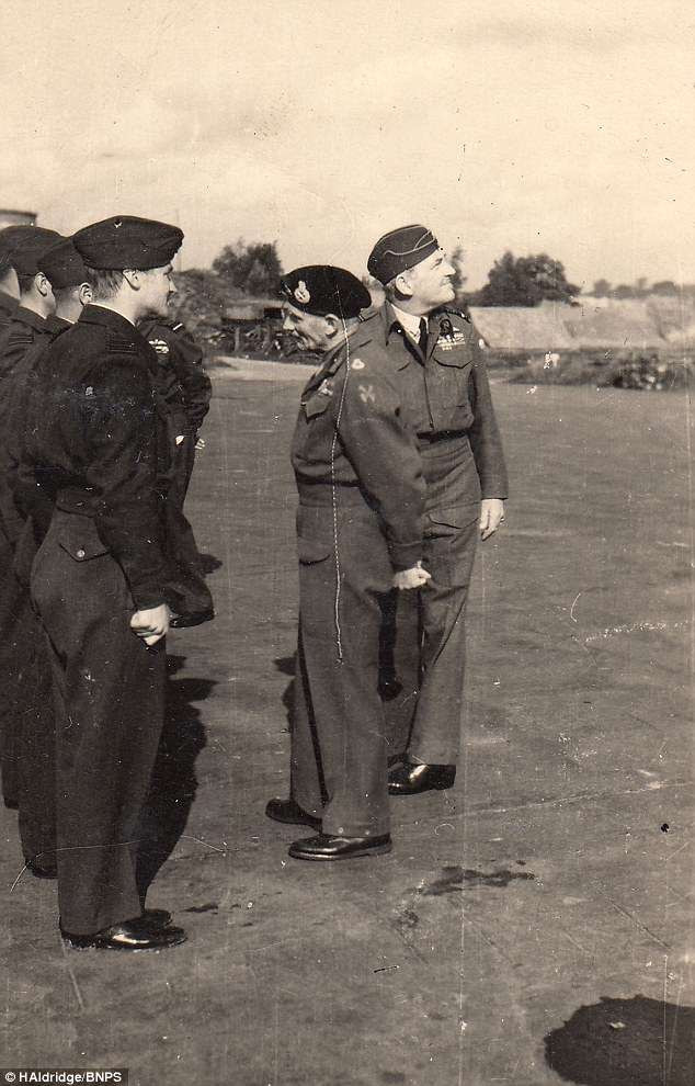 Chuyến thăm của Vua George VI đã động viên tinh thần binh sĩ Anh trong cuộc chiến với phe phát xít.