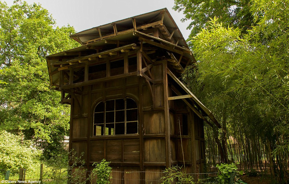 Những kiến trúc trong "vườn thú người" một thời ở Pháp bị lãng quên theo thời gian.