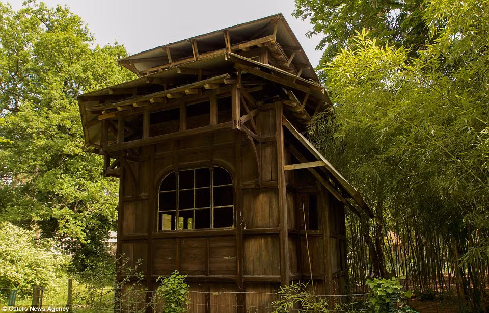 Những kiến trúc trong "vườn thú người" một thời ở Pháp bị lãng quên theo thời gian.