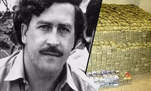 Vào thời kỳ đỉnh cao quyền lực, mỗi tháng trùm ma túy Escobar cho vận chuyển khoảng 80 tấn ma túy từ Colombia vào lãnh thổ Mỹ. Vì vậy, y còn được gọi là "ông hoàng ma túy".