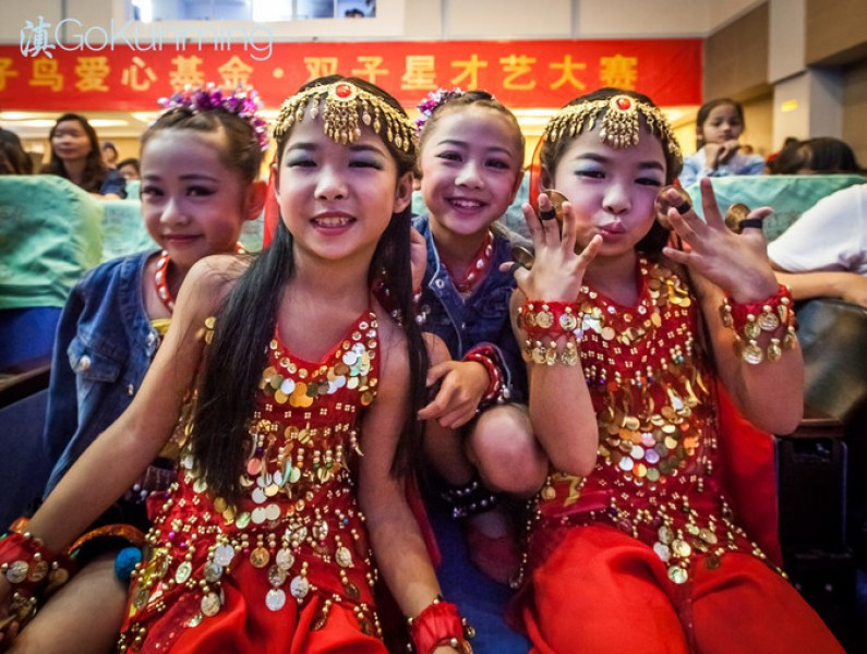 Những bé sinh đôi dễ thương ở thị trấn Mặc Giang