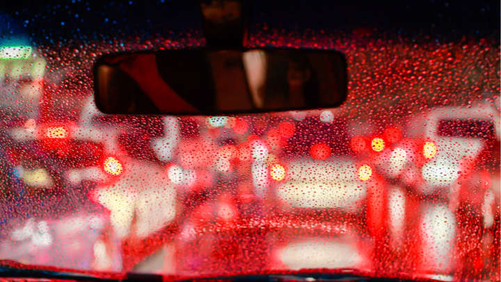 Một cơn mưa màu đỏ máu mới trút xuống bãi đỗ xe ở thị trấn công nghiệp Norilsk, Siberia nhanh chóng trở thành sự kiện gây xôn xao dư luận. Nguyên do là vì một số người dân địa phương lo ngại đây là điềm báo ngày tận thế.