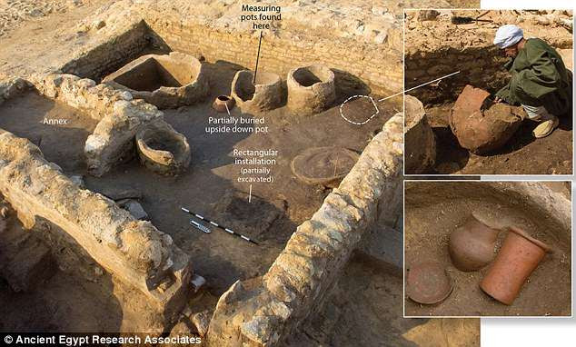 Những bằng chứng được tìm thấy chỉ ra một công trình có thể thuộc về những quan chức phụ trách nhà bếp và chăn nuôi.