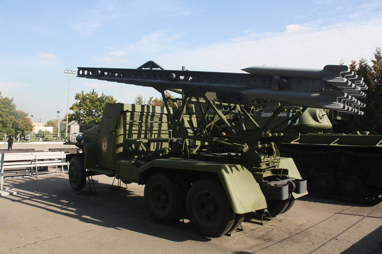 Liên Xô làm như vậy nhằm tránh để Kachiusa rơi vào tay kẻ địch. Nhờ vũ khí "khủng" này, quân đội Liên Xô đã khiến Đức quốc xã tổn thất nghiêm trọng và nhận lấy nhiều thất bại trên chiến trường Thế chiến 2. Mời quý độc giả xem video: Tiếp tục truy tìm tội phạm chiến tranh thời phát xít Đức (nguồn: VTC14)