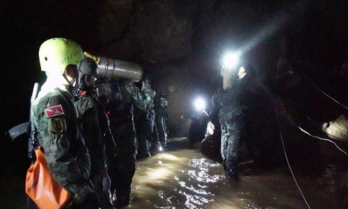 Nhiệm vụ giải cứu đội bóng thiếu niên Thái Lan mắc kẹt trong hang Tham Luang đang được giới chức trách triển khai. Ảnh: Hải quân Thái Lan.
