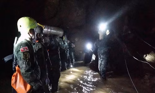 Nhiệm vụ giải cứu đội bóng thiếu niên Thái Lan mắc kẹt trong hang Tham Luang đang được giới chức trách triển khai. Ảnh: Hải quân Thái Lan.
