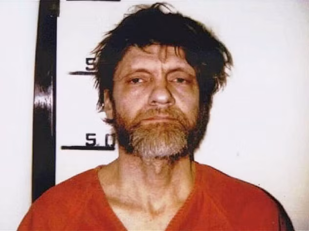 Ted Kaczynski được biết đến với biệt danh “Unabomber” (kẻ gửi bom). Nguyên do là vì trong khoảng thời gian từ năm 1978 - 1995, Kaczynski đã gửi 16 quả bom thư đến nhiều mục tiêu khác nhau, bao gồm cả các đại học, hãng hàng không… Hậu quả là 3 người thiệt mạng và làm bị thương 23 người.