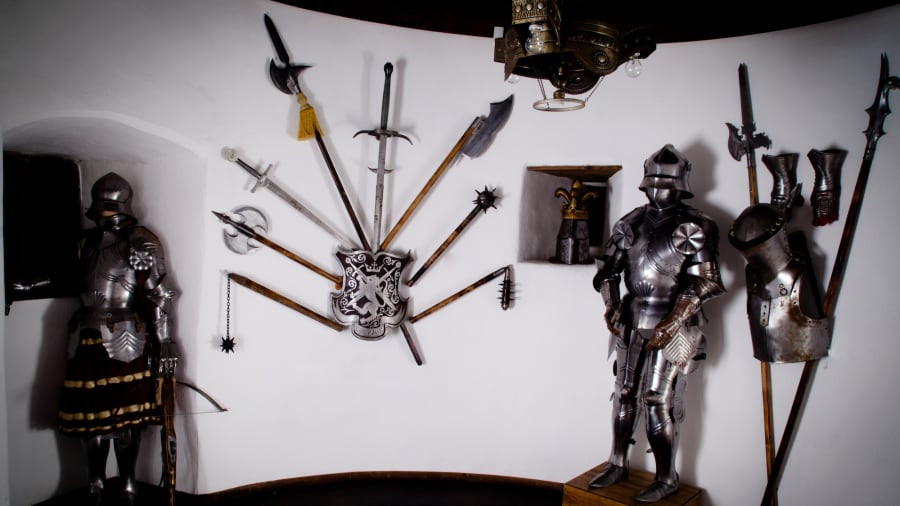 Vlad Tepes chính là người tạo cảm hứng cho nhà văn Bram Stoker sáng tác nên cuốn tiểu thuyết với nhân vật chính là ngài Bá tước Dracula quyền quý và bí ẩn. Vị bá tước này được miêu tả là ma cà rồng khát máu đáng sợ.