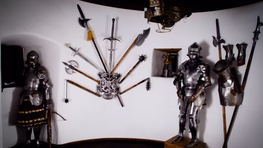 Vlad Tepes chính là người tạo cảm hứng cho nhà văn Bram Stoker sáng tác nên cuốn tiểu thuyết với nhân vật chính là ngài Bá tước Dracula quyền quý và bí ẩn. Vị bá tước này được miêu tả là ma cà rồng khát máu đáng sợ.