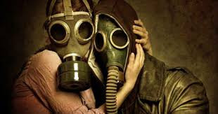 Người nhiễm Botulinum H thường có các triệu chứng bao gồm: khó nói, các cơ mặt như liệt hoàn toàn, song thị (nhìn 1 thành 2)...