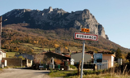 Thậm chí, họ còn tin người ngoài hành tinh sẽ xuất hiện để cứu con người khi ngày tận thế xảy ra và đưa họ đến một thế giới mới.