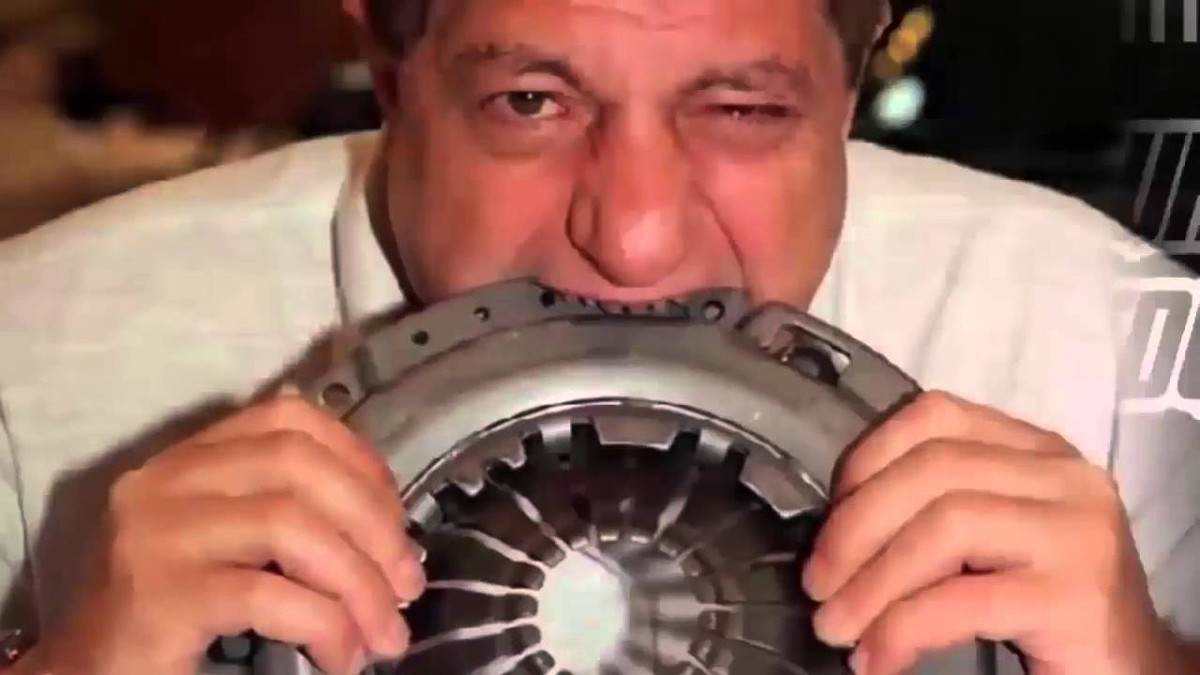 Michel Lotito sống tại Grenoble, Pháp được mệnh danh là "người đàn ông ăn mọi thứ". Sỡ dĩ người ta gọi ông như vậy là vì ông có thể ăn nhiều thứ được cho là độc hại cho sức khỏe như kim loại, kính, cao su…