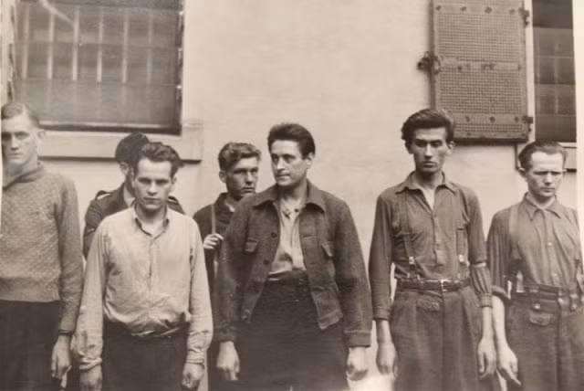 Nhiều chỉ huy, lính canh tại các trại tập trung của Đức quốc xã bị bắt giữ trước khi được đưa ra xét xử.