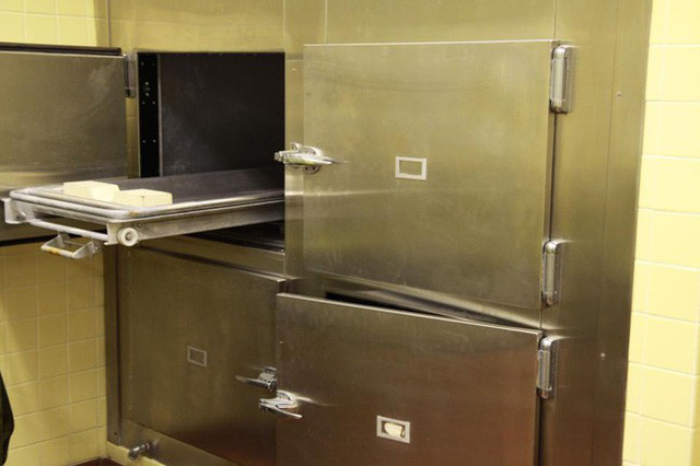 Trước vụ việc này, quan chức Nam Phi khuyên người dân hãy liên lạc với bác sĩ và dịch vụ cấp cứu để các chuyên gia có thể xác nhận một người thực sự qua đời hay chưa trước khi chuyển họ đến nhà xác nhằm tránh việc chôn sống nạn nhân mà không hay biết.