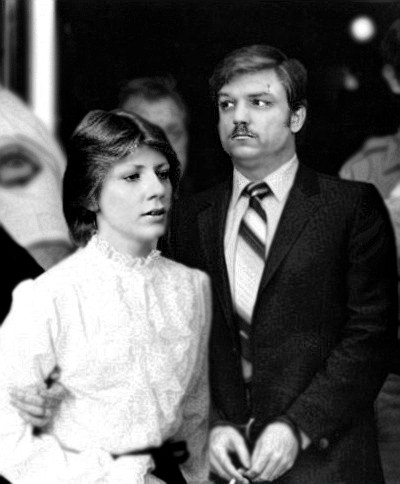 Theo cảnh sát, cặp vợ chồng tội phạm này đã tấn công, hãm hiếp và giết chết 10 người, trong đó có 9 phụ nữ và 1 nam giới.