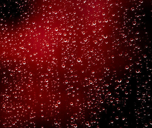 Đây không phải là lần đầu tiên xuất hiện cơn mưa màu đỏ máu. Trước đó, con người thời xưa từng kinh ngạc trước hiện tượng kỳ lạ này và có những lý giải riêng.