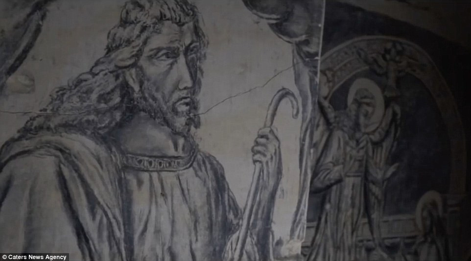 Mỏ đá dưới lòng đất ở Hà Lan bị bỏ hoang trong gần 4 thập kỷ qua gây chú ý với những tác phẩm nghệ thuật được tìm thấy trên các bức tường.