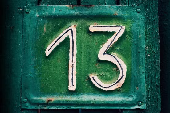 Do vậy, người mắc bệnh Triskaidekaphobia thường rất cẩn thận tránh sử dụng hoặc làm bất kỳ việc gì liên quan đến con số 13.