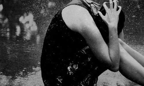 Những người mắc chứng bệnh Ombrophobia có nỗi sợ ám ảnh với mưa. Các chuyên gia cho rằng sở dĩ hầu hết người mắc nỗi sợ mưa là do những ký ức đau khổ liên quan đến mưa.