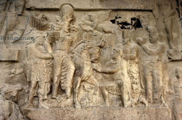 Hoàng đế Valerian bị Vua Shapur I cầm tù cho đến hết đời. Ông được cho là hoàng đế La Mã đầu tiên và duy nhất bị một đế chế khác bắt và giam cầm.