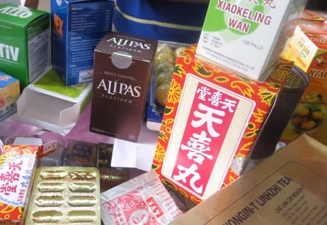 Những lô thuốc nhập ngoại không rõ nguồn gốc, xuất xứ vừa bị cơ quan chức năng phát hiện, tạm giữ.