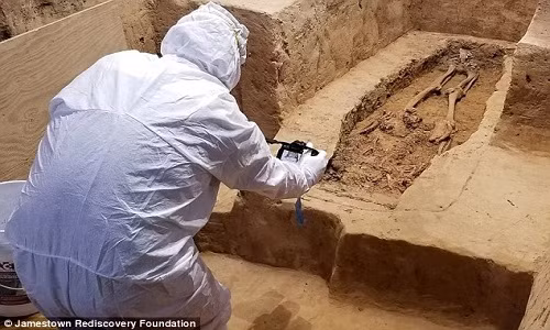 Bi mat kinh hoang ve bo xuong khong dau tai nha tho