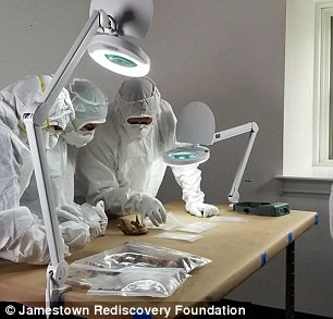 Bộ hài cốt này bị mất phần đầu. Các chuyên gia suy đoán có thể hộp sọ có thể đã bị mòn dần theo thời gian hoặc bị phá hủy bởi những đợt mai táng khác trong khu vực.