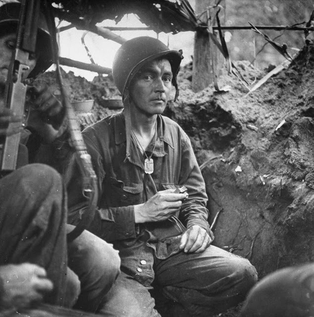 Binh sĩ Mỹ sống trong điều kiện khó khăn, thiếu thốn khi chiến đấu với quân đội Nhật Bản tại Gona-Buna-Sanananda.
