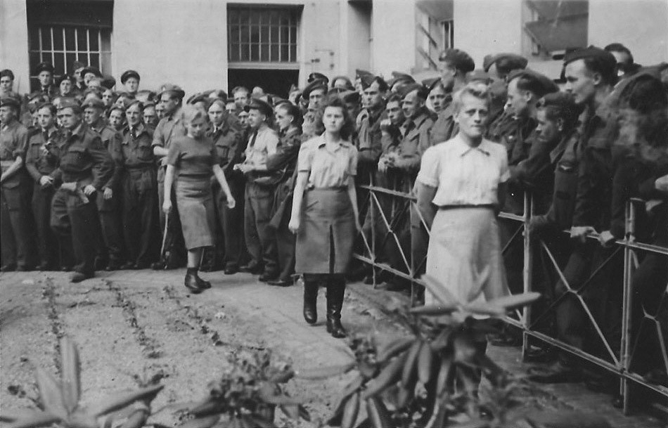 Tại trại tập trung Ravensbrück có quy mô lớn hơn trước, Maria Mandl tiếp tục thói quen tra tấn, giết hại nữ tù nhân ngày càng tàn bạo, đẫm máu hơn.