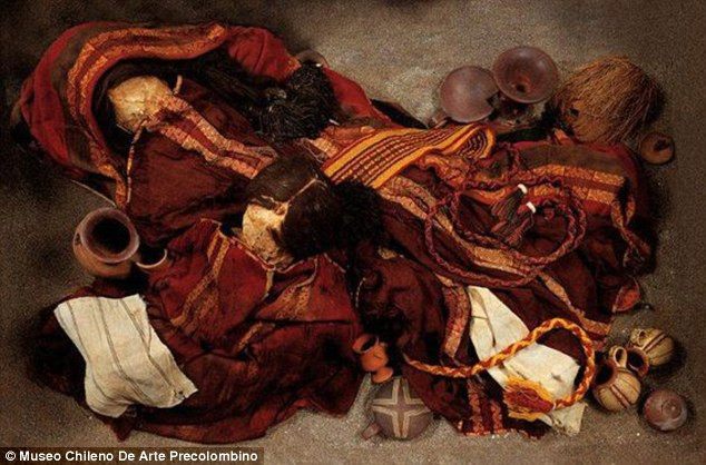 Với kết quả nghiên cứu mới công bố, đây là lần đầu tiên chu sa (HgS) -loại khoáng vật cinnabarit của thủy ngân trong tự nhiên có màu đỏ rực rỡ được tìm thấy ở bên trong một mộ cổ ở Chile. Theo các chuyên gia, hai thiếu nữ trên được cho là nạn nhân của capacocha - nghi thức hiến tế đặc biệt của người Inca.