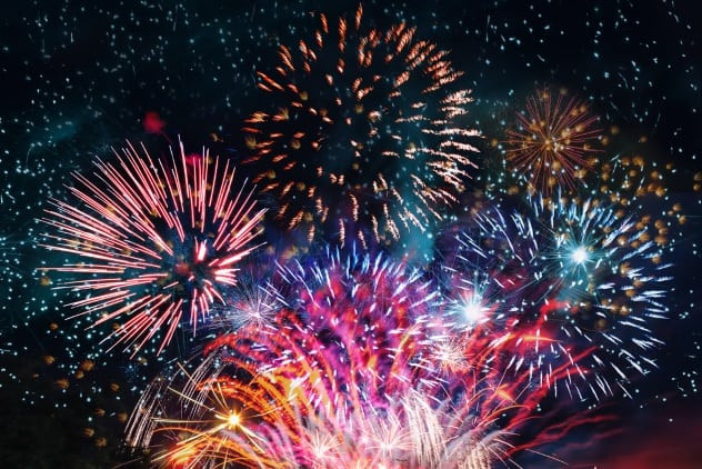 Pháo hoa rực sáng trên bầu trời đêm Giao thừa và những sự kiện lớn đã trở thành điều không thể thiếu ở nhiều quốc gia trên thế giới. Pháo hoa được người Trung Quốc phát minh ra từ khoảng 2.000 năm trước.