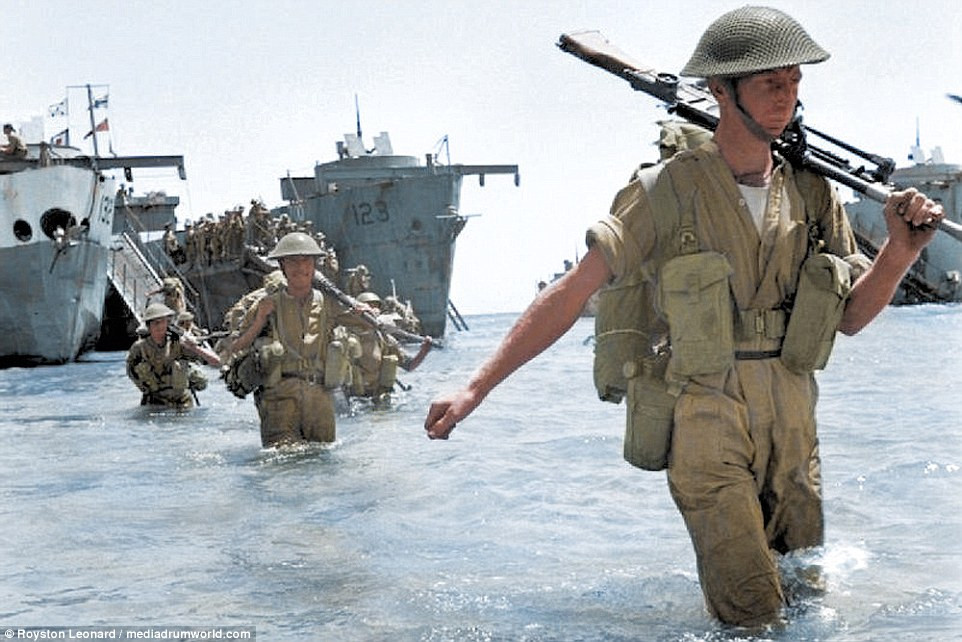 Binh sĩ mang theo vũ khí và sẵn sàng hành động khi nhận được lệnh từ cấp trên.