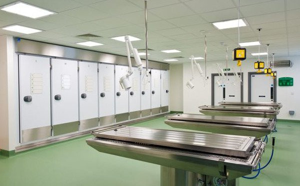 Sự việc này xảy ra sau khi gia đình cho rằng ông Kupelo đã tắt thở nên gọi điện cho một nhà xác tư nhân đến đưa thi thể đi.