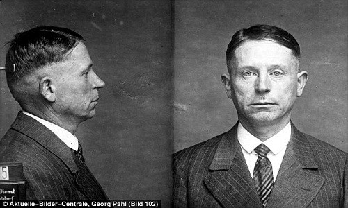 Peter Kürten sinh ra và lớn lên ở Dusseldorf, Đức. Gã tội phạm này còn được người ta đặt biệt danh là sát nhân "ma cà rồng" hay "Quái vật Düsseldorf" bởi cách thức gây án rùng rợn.