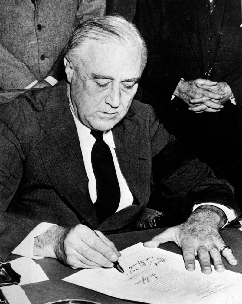 Ông Adams đã viết một đề xuất khá dài nói về dự án bom dơi và gửi nó cho Tổng thống Franklin Roosevelt (trong ảnh) ngày 12/1/1942.