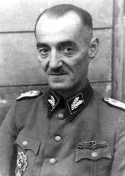 Chỉ huy của sư đoàn với toàn bộ thành viên gồm những tên tội phạm khét tiếng là Oskar Dirlewanger. Y từng bị kết tội cưỡng hiếp một bé gái 13 tuổi vào những năm 1930.