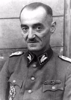 Chỉ huy của sư đoàn với toàn bộ thành viên gồm những tên tội phạm khét tiếng là Oskar Dirlewanger. Y từng bị kết tội cưỡng hiếp một bé gái 13 tuổi vào những năm 1930.