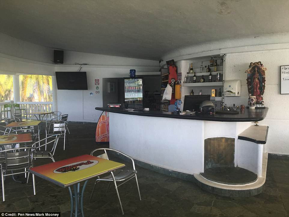 Sau một thời gian bỏ hoang, hiện căn biệt thự La Manuela từng thuộc sở hữu của Escobar được sử dụng làm địa điểm bắn súng sơn.