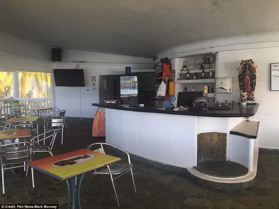 Sau một thời gian bỏ hoang, hiện căn biệt thự La Manuela từng thuộc sở hữu của Escobar được sử dụng làm địa điểm bắn súng sơn.