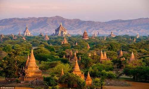 Từ thế kỷ 9 - 13, Bagan là kinh đô của vương quốc Pagan (ngày nay là Myanmar). Vào thời kỳ đỉnh cao, hơn 10.000 đền thờ, chùa và tu viện được xây dựng. Rất nhiều ngôi đền, chùa linh thiêng và cổ kính ở Bagan tồn tại đến ngày này. Những di tích cổ xưa này hấp dẫn du khách ghé thăm và khám phá.