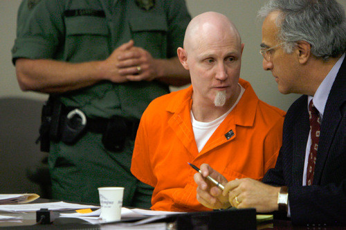 Ronnie Lee Gardner, 49 tuổi, sống tại bang Utah, Mỹ gây xôn xao dư luận khi thực hiện các vụ cướp bóc, giết người. Do vậy, y bị kết án tử hình năm 2010.