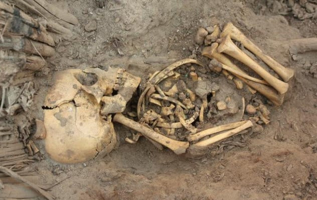 Tháng 6/2012, các nhà khảo cổ phát hiện ngôi mộ cổ xưa chứa khoảng 80 bộ hài cốt tại khu phế tích Pachacamac, gần thủ đô Lima của Peru.