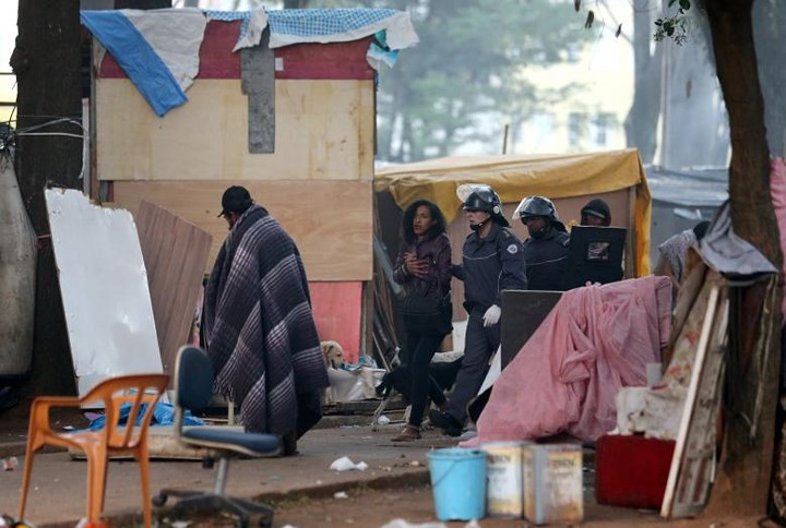 Không ít con nghiện nặng hít đến 30 liều/ngày. Mỗi liều giá từ 3 - 10 USD. Để có tiền mua ma túy, một số người nghiện ma túy không có việc làm nên đã đi trộm cắp.